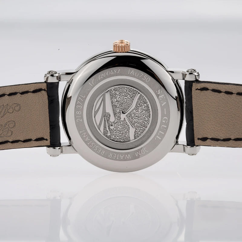 Master · 18K rose gold bezel · for lady