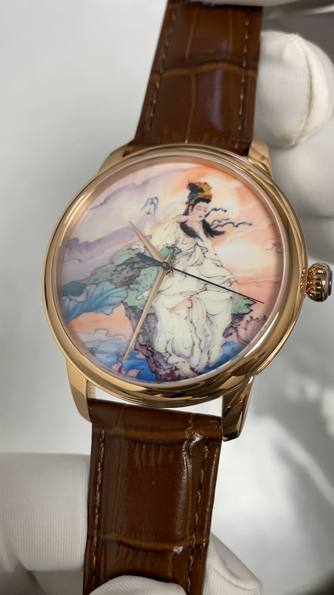 Guān Yīn · enamel (搪瓷) dial · no logo