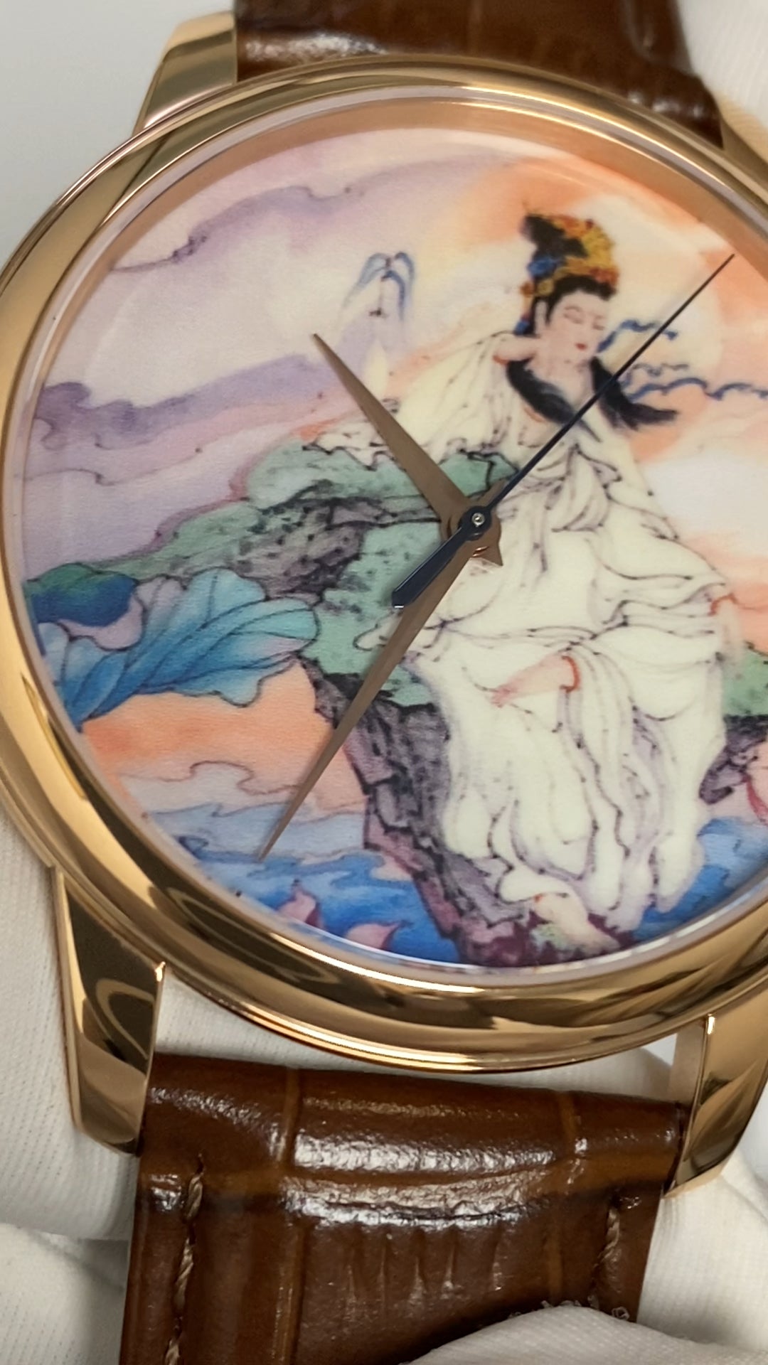 Guān Yīn · enamel (搪瓷) dial · no logo