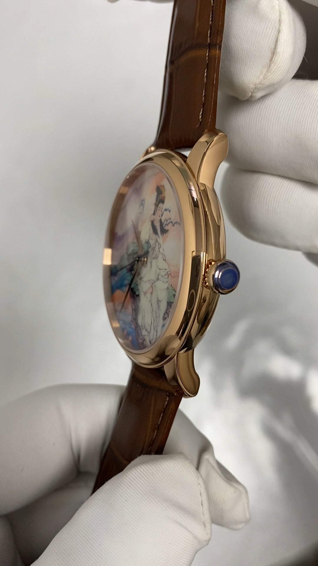 Guān Yīn · enamel (搪瓷) dial · no logo