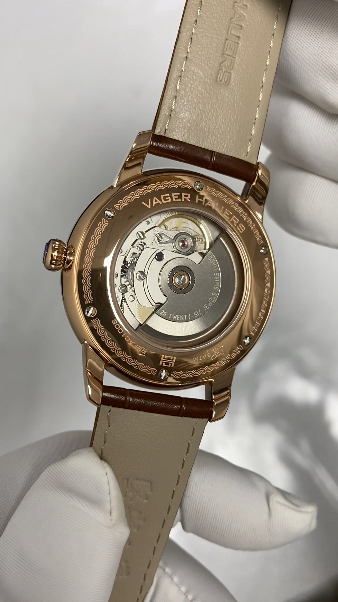 Guān Yīn · enamel (搪瓷) dial · no logo