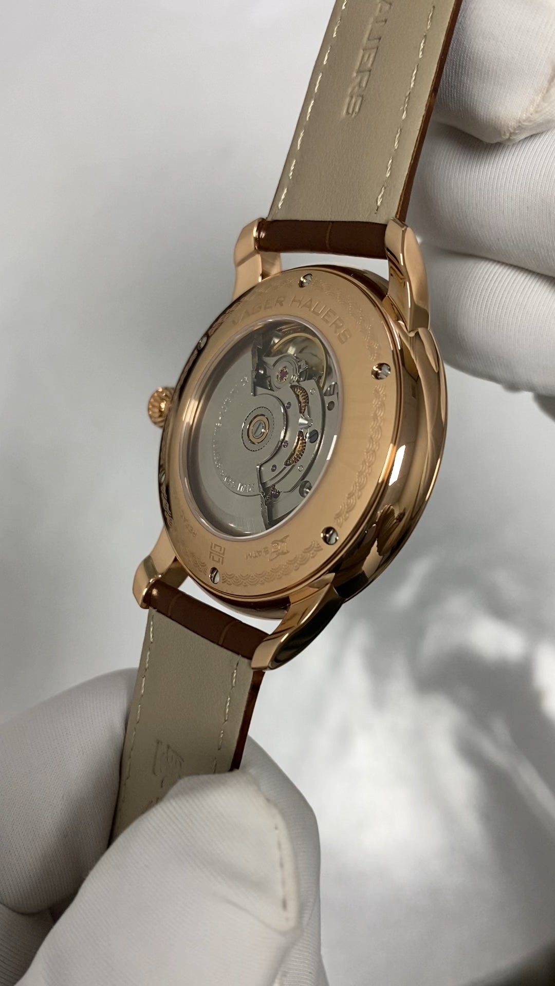 Guān Yīn · enamel (搪瓷) dial · no logo