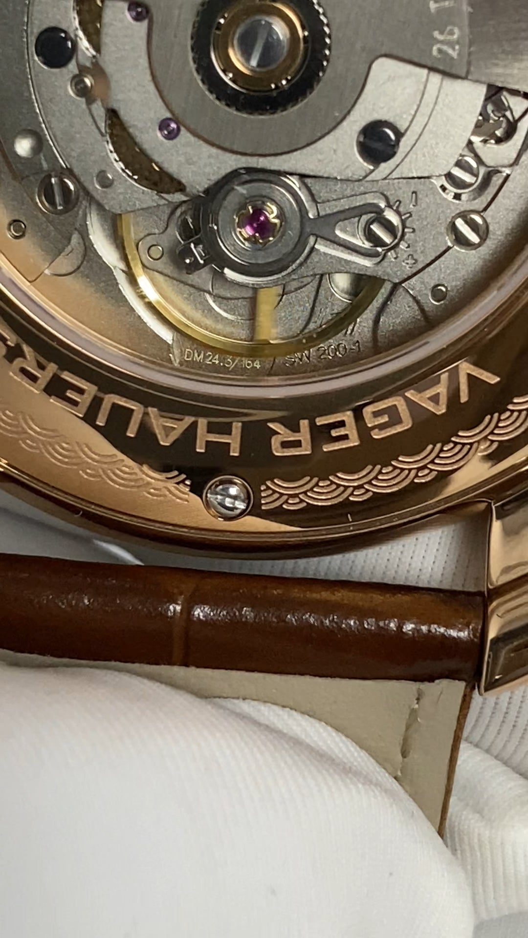 Guān Yīn · enamel (搪瓷) dial · no logo
