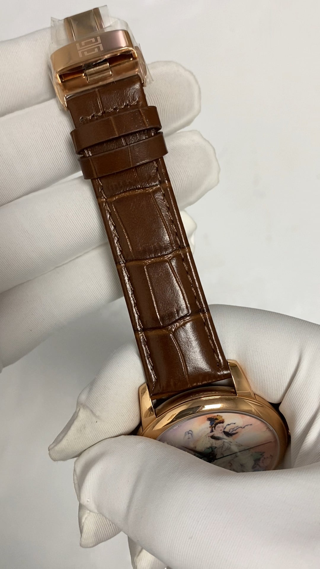 Guān Yīn · enamel (搪瓷) dial · no logo