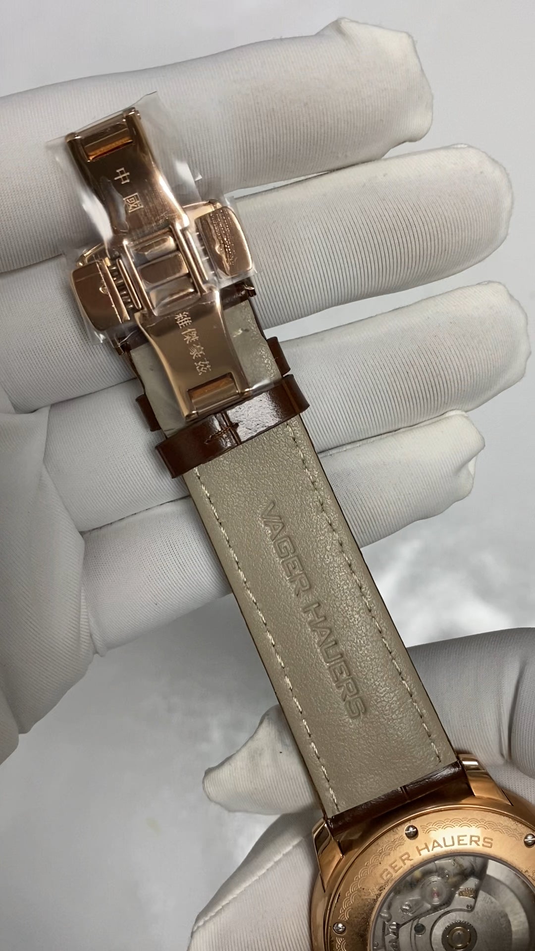 Guān Yīn · enamel (搪瓷) dial · no logo