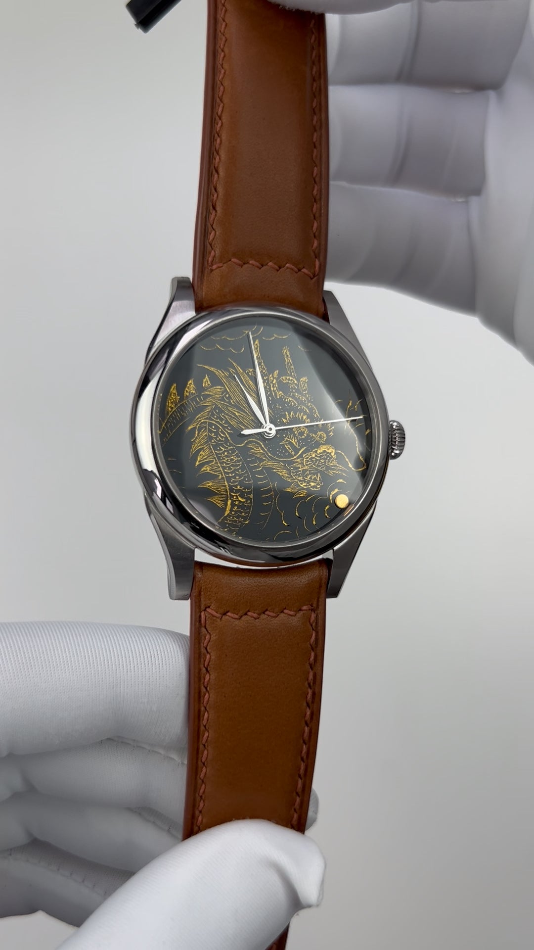 Lóóng Xíng Dá Dá · Qiāng Jīn gold-inlay lacquer dial · SW200