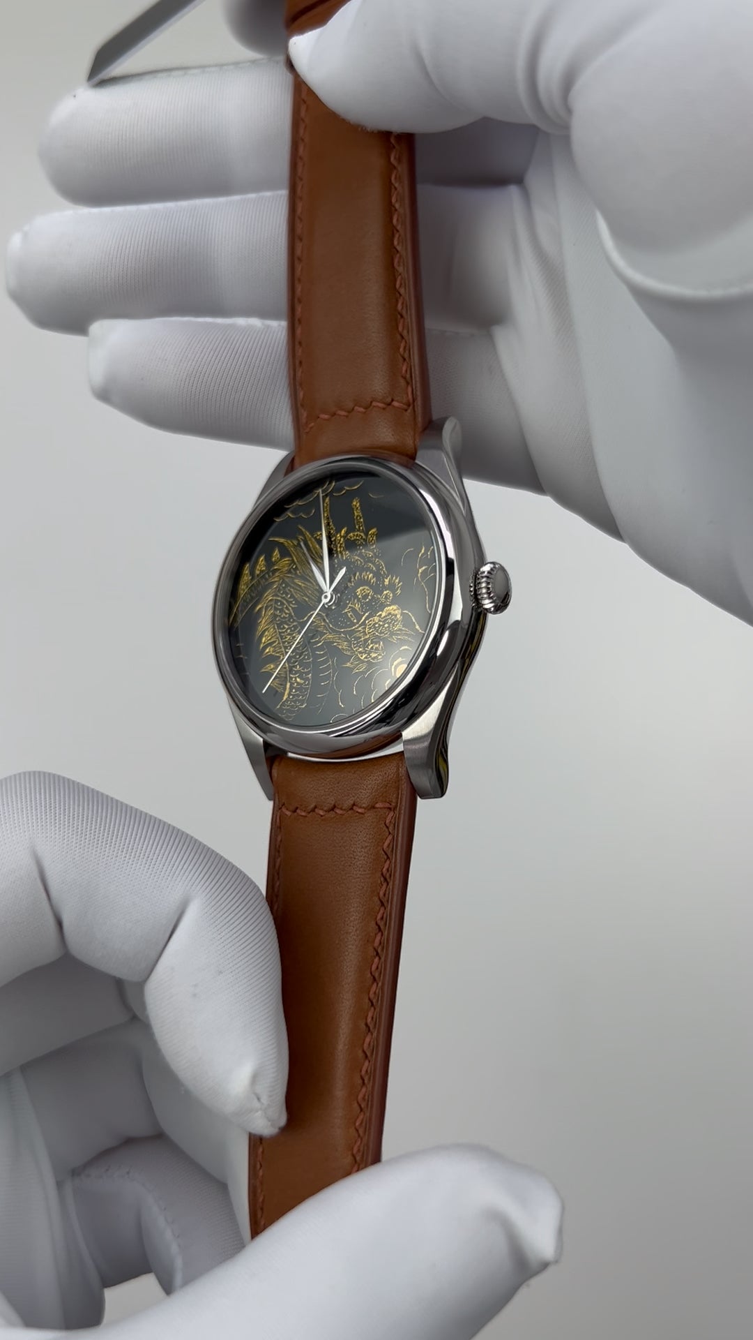 Lóóng Xíng Dá Dá · Qiāng Jīn gold-inlay lacquer dial · SW200