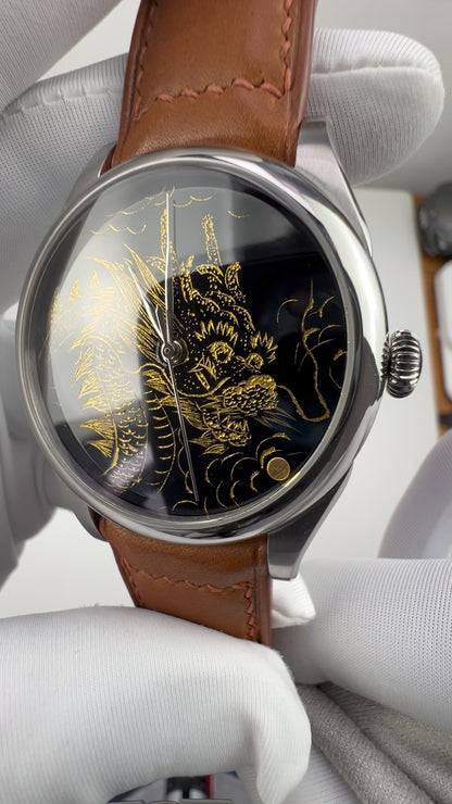 Lóóng Xíng Dá Dá · Qiāng Jīn gold-inlay lacquer dial · SW200