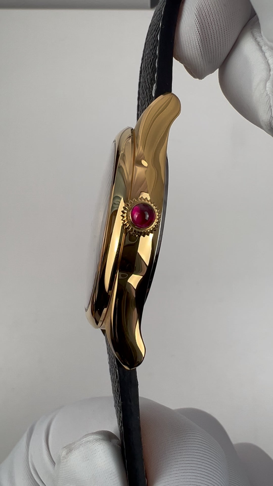 Jinli Fishes · lacquer dial with mother-of-pearl inlay · SW200