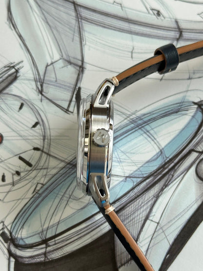 Flexible Hand · guilloché