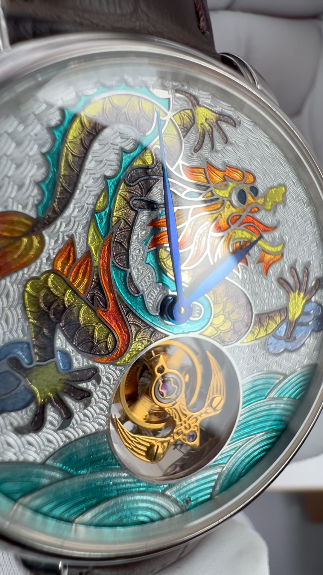 Lóóng · Tourbillon · Enamel