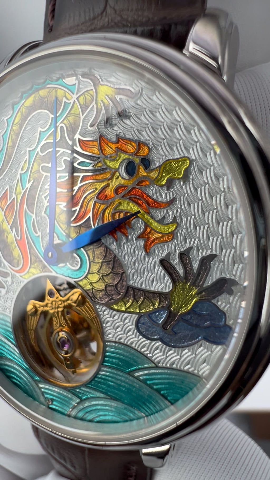 Lóóng · Tourbillon · Enamel