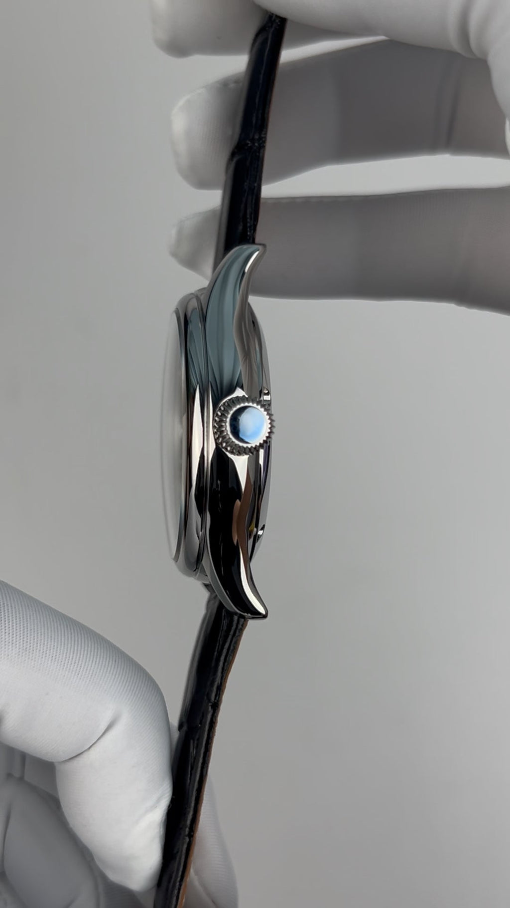 Tourbillon · white mother-of-pearl