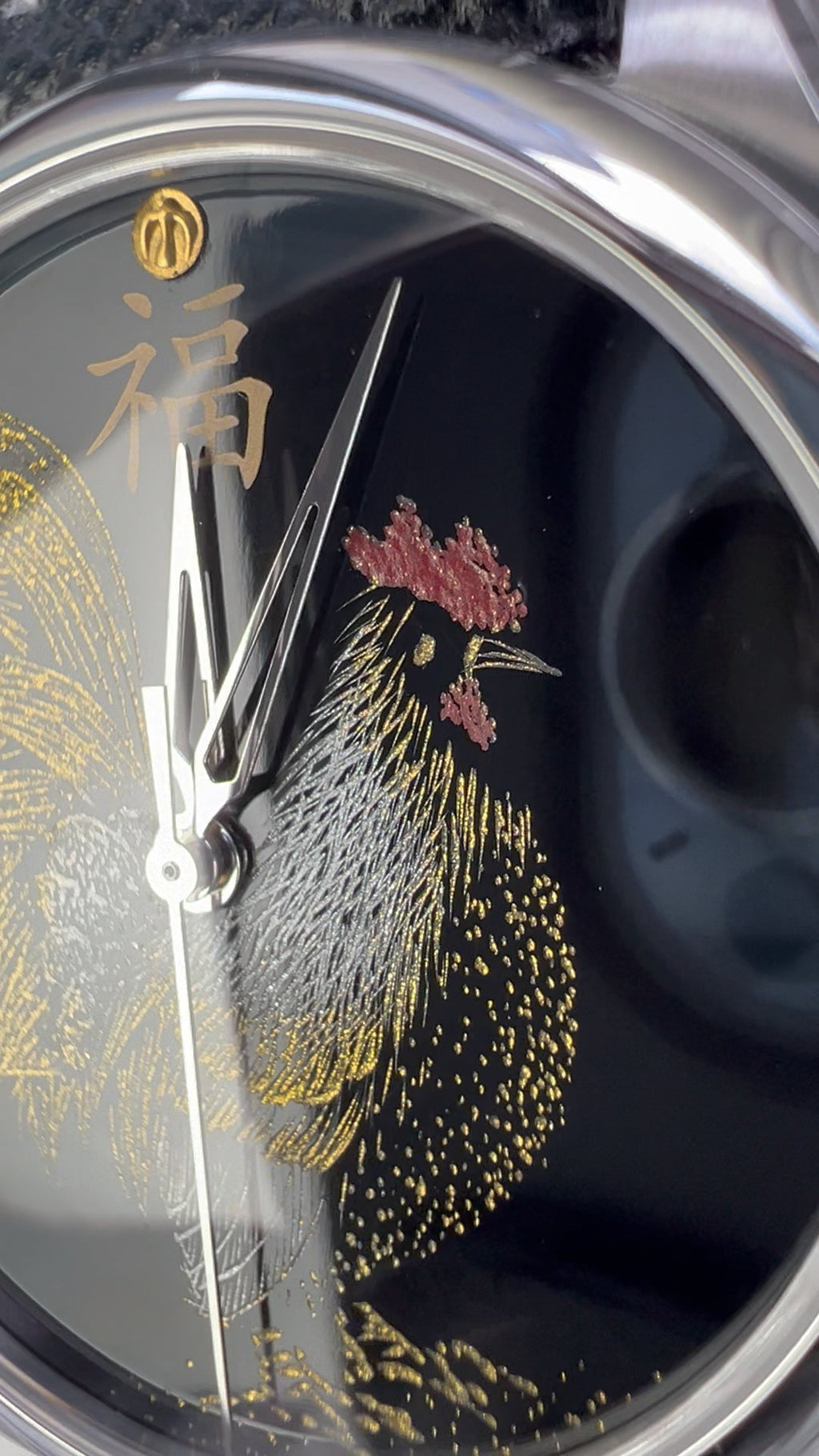 Rooster · Fú 福 · Qiāng Jīn gold-inlay lacquer dial