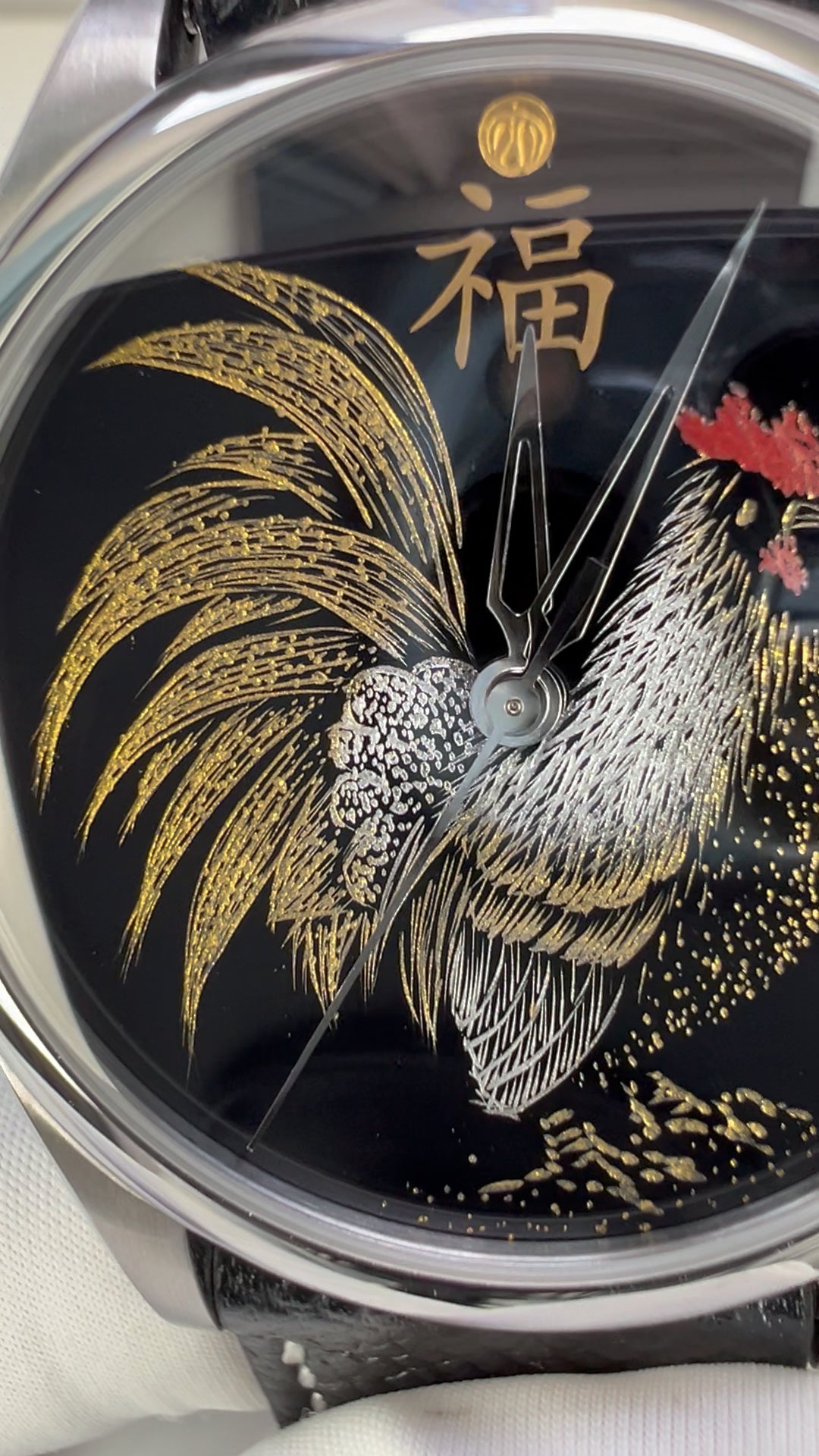 Rooster · Fú 福 · Qiāng Jīn gold-inlay lacquer dial
