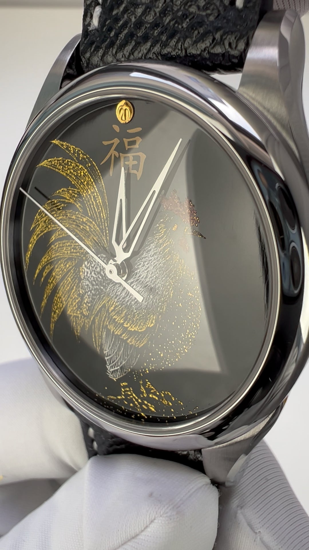 Rooster · Fú 福 · Qiāng Jīn gold-inlay lacquer dial