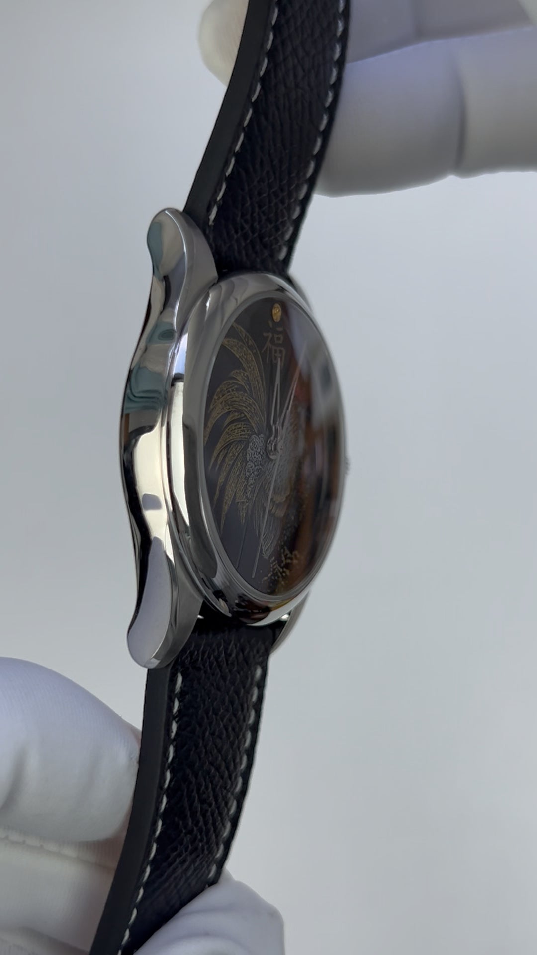 Rooster · Fú 福 · Qiāng Jīn gold-inlay lacquer dial