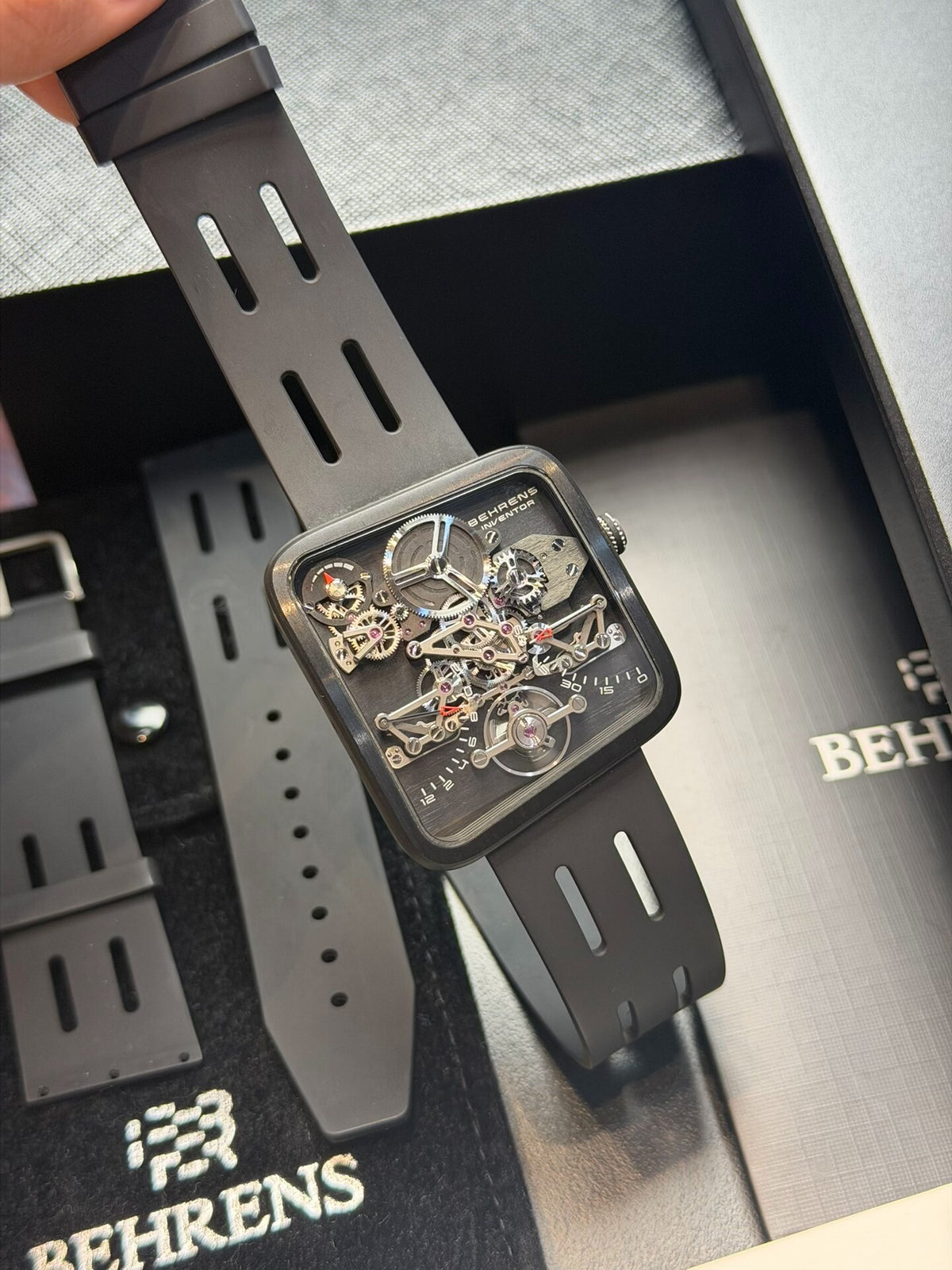 [Pre-owned] 11G carbon fiber watch case
