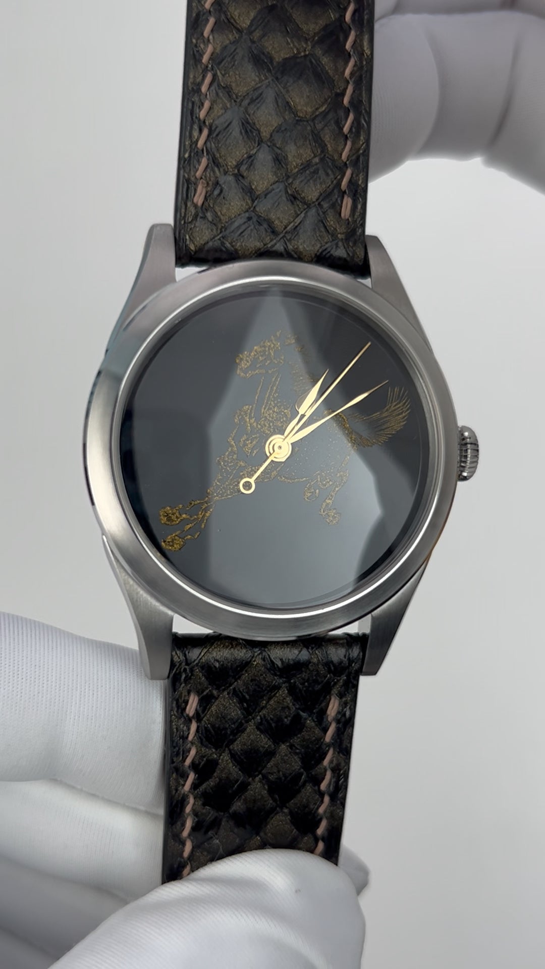 Galloping Horse · Qiangjin gold-inlay lacquer dial · 马到成功