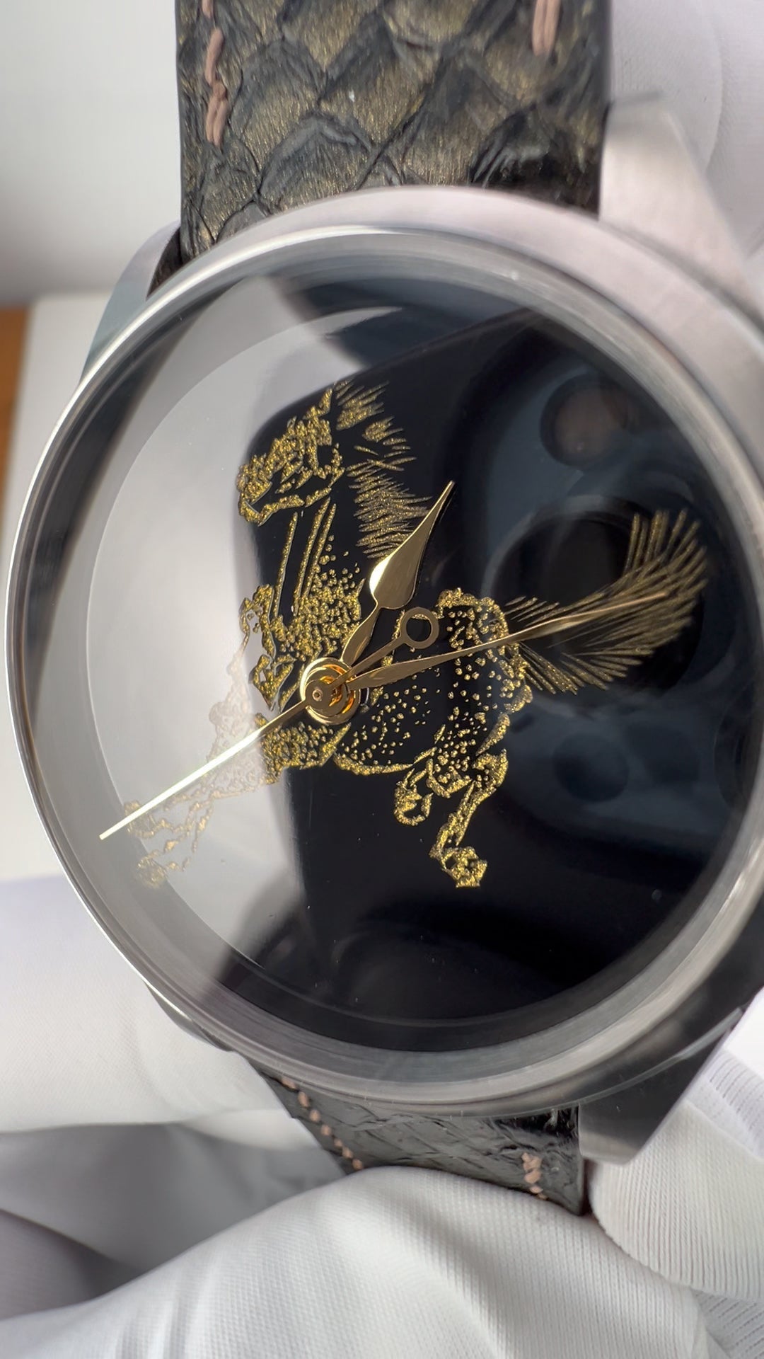 Galloping Horse · Qiangjin gold-inlay lacquer dial · 马到成功