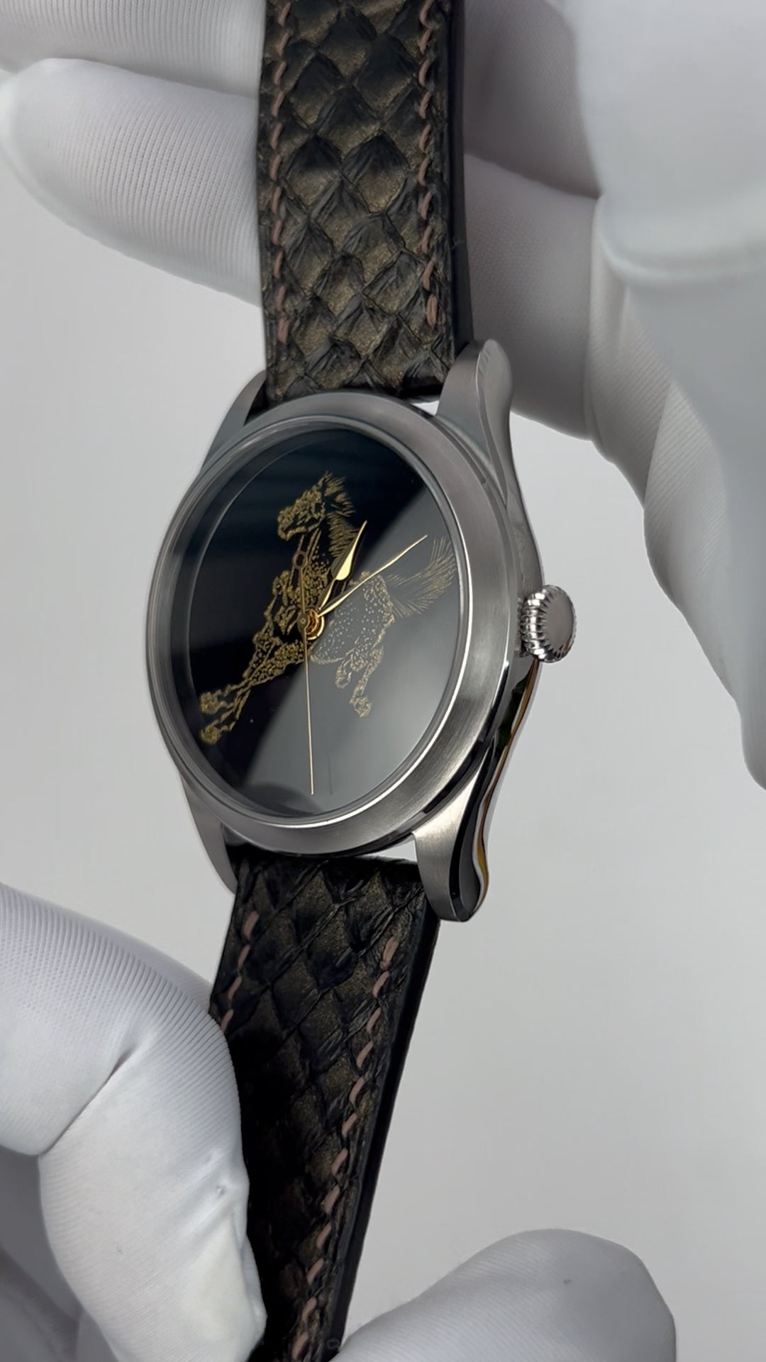 Galloping Horse · Qiangjin gold-inlay lacquer dial · 马到成功