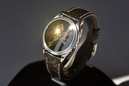 Galloping Horse · Qiangjin gold-inlay lacquer dial · 奔馬圖