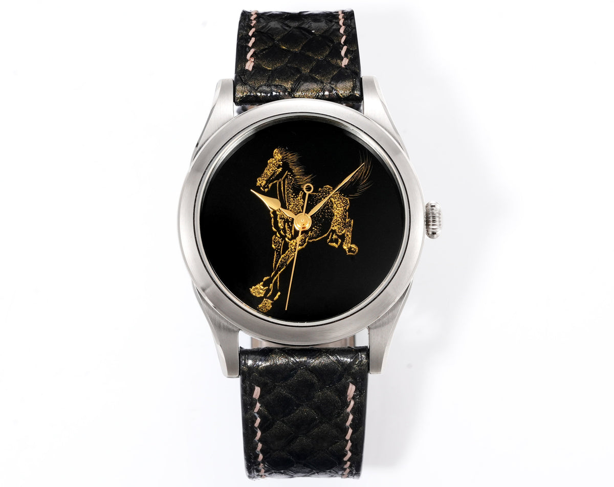 Galloping Horse · Qiāng Jīn gold-inlay lacquer dial · 奔馬圖