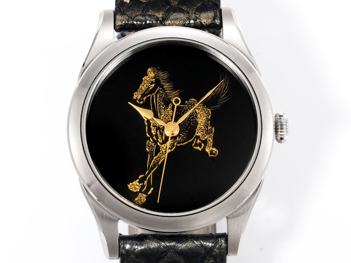 Galloping Horse · Qiāng Jīn gold-inlay lacquer dial · 奔馬圖