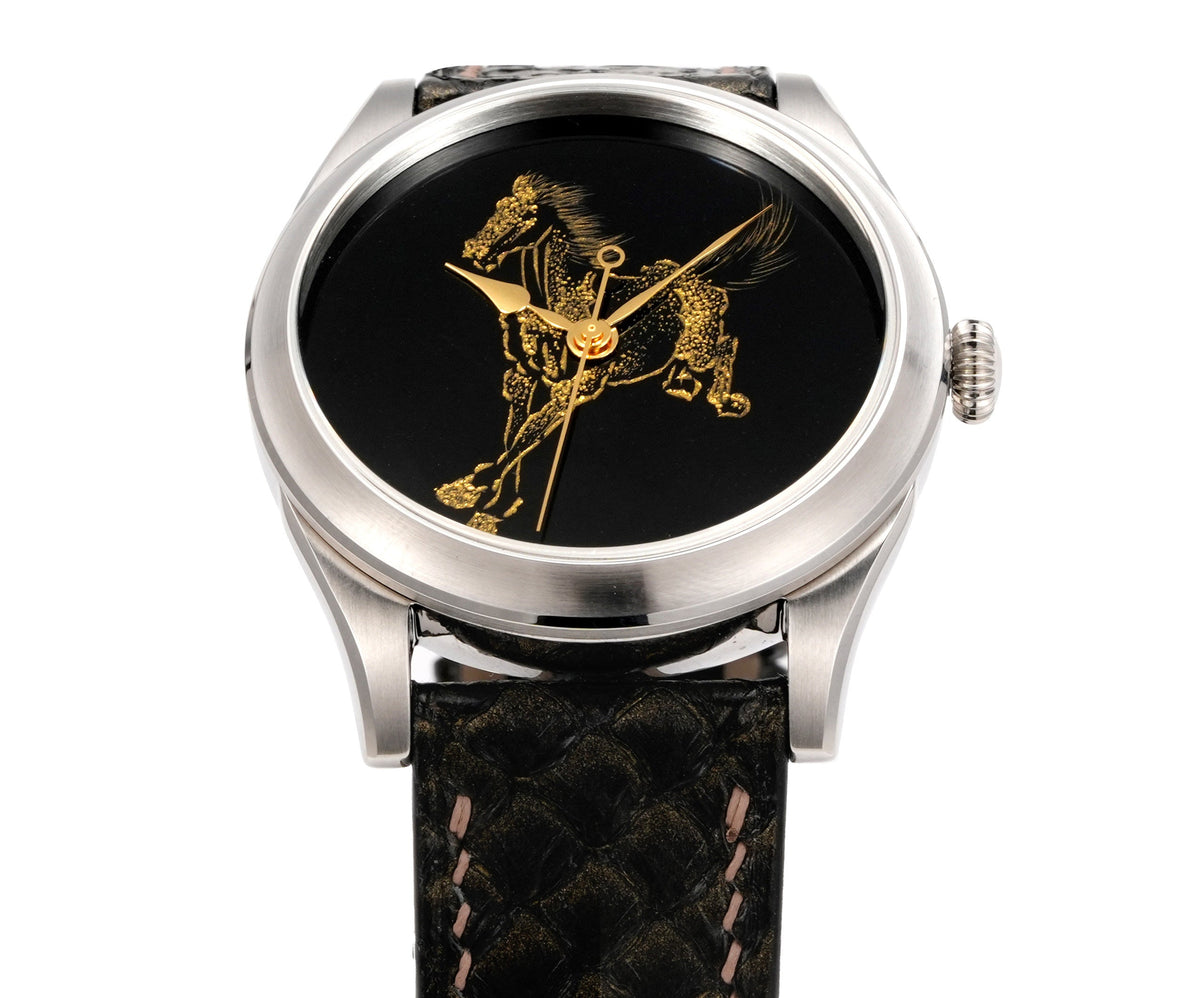Galloping Horse · Qiāng Jīn gold-inlay lacquer dial · 奔馬圖