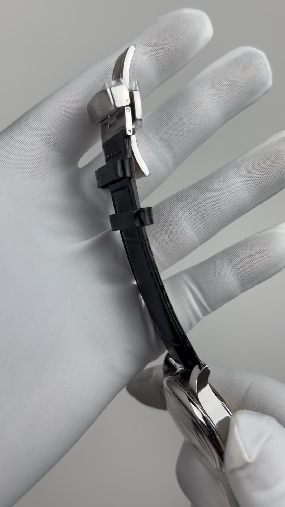 Oathkeeper · Gen. II · butterfly clasp