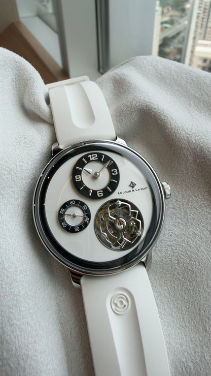 Magic 1 · Rotating case