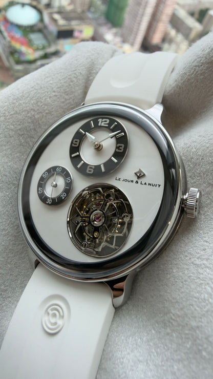 Magic 1 · Rotating case