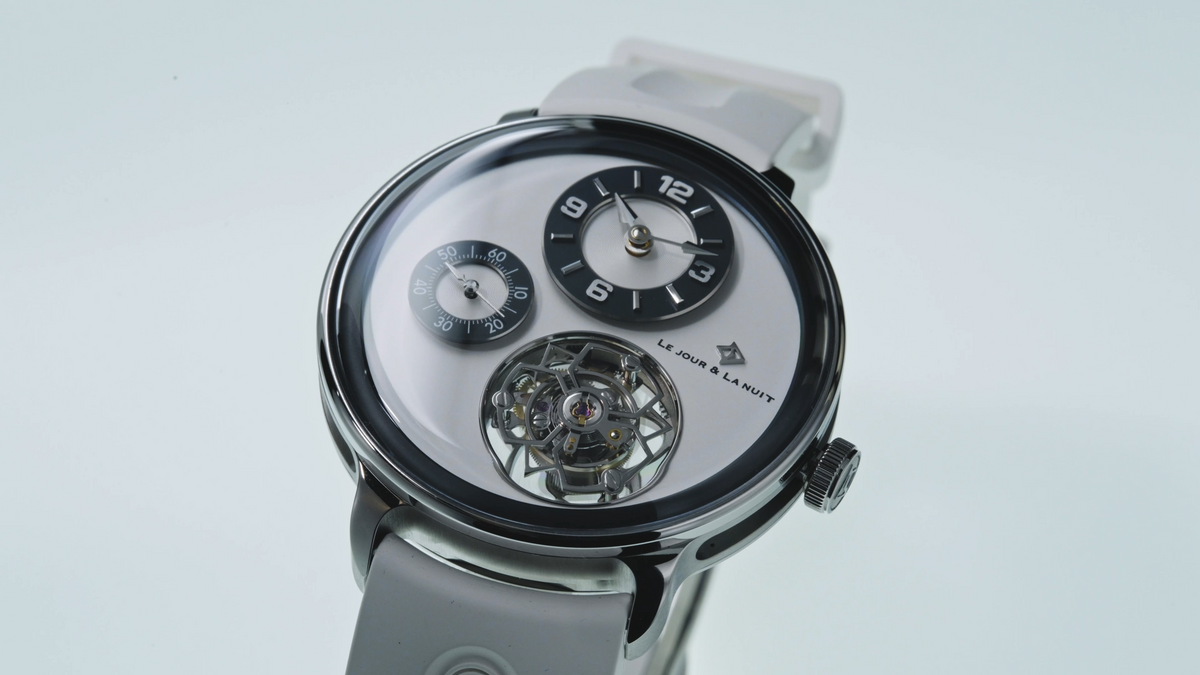 Magic 1 · Rotating case
