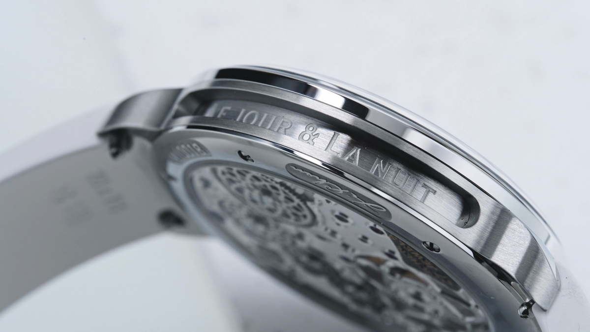 Magic 1 · Rotating case