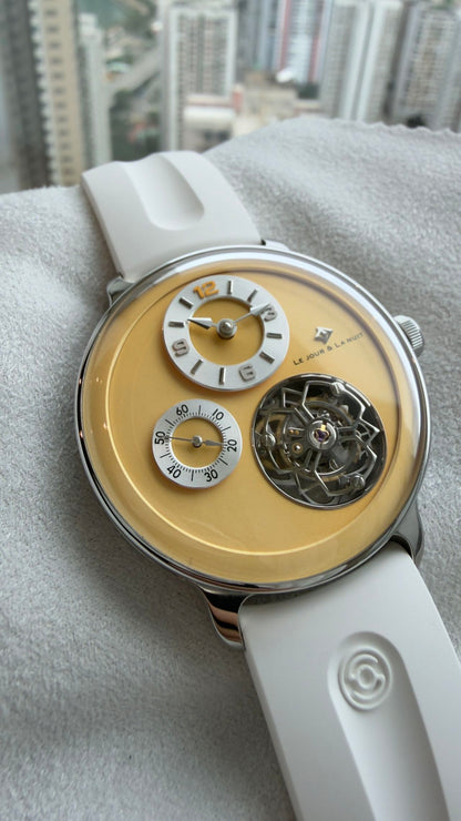 Magic 1 · Rotating case