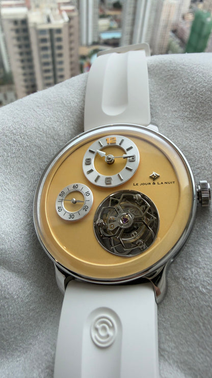 Magic 1 · Rotating case
