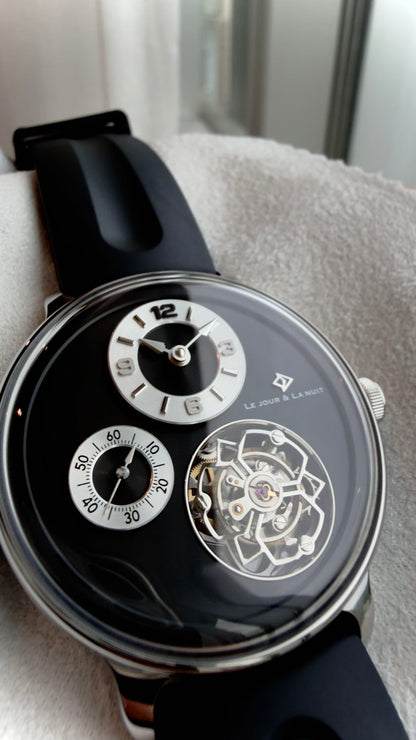 Magic 1 · Rotating case