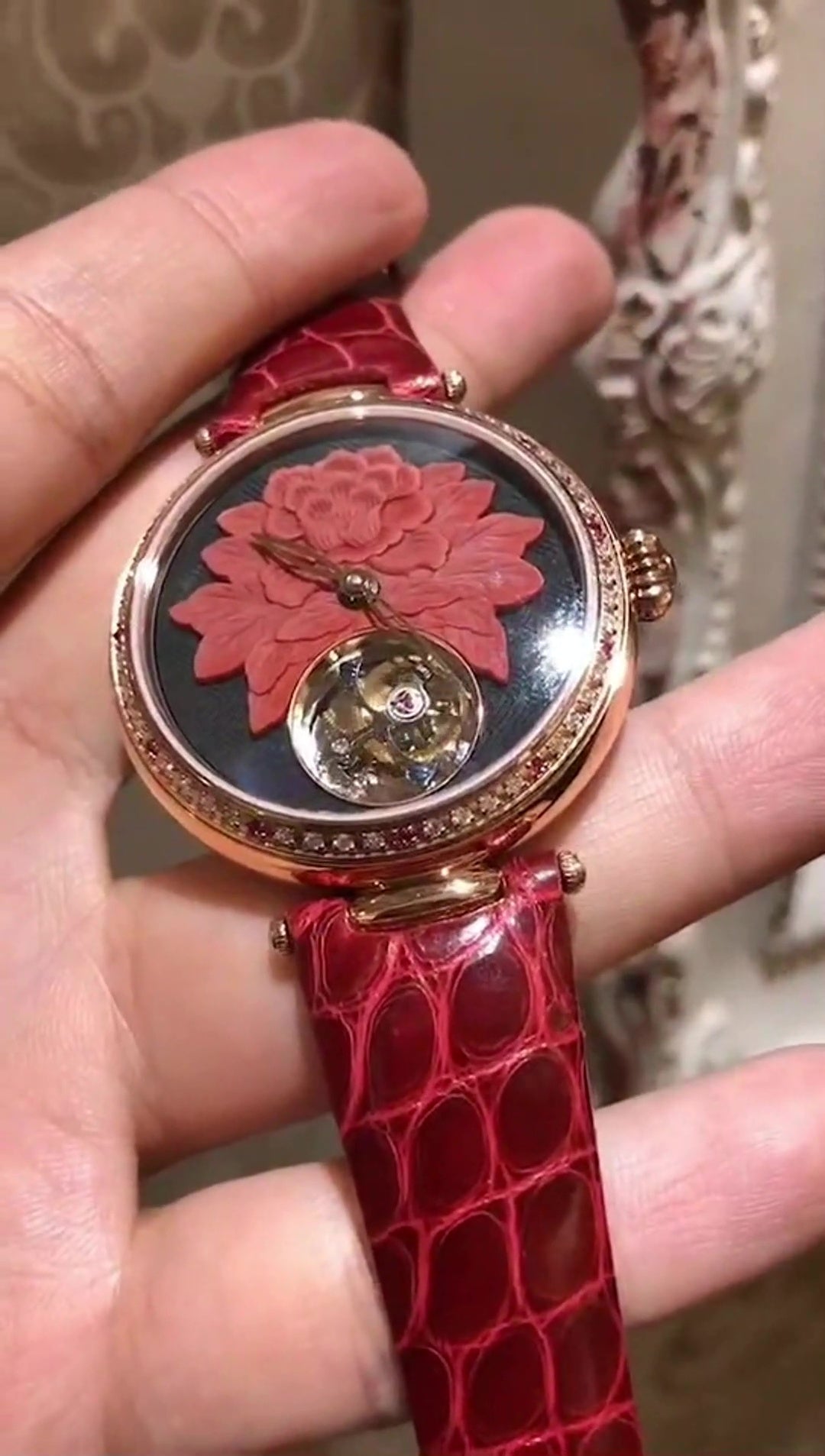 Hua Kai Fu Gui · carved lacquer dial