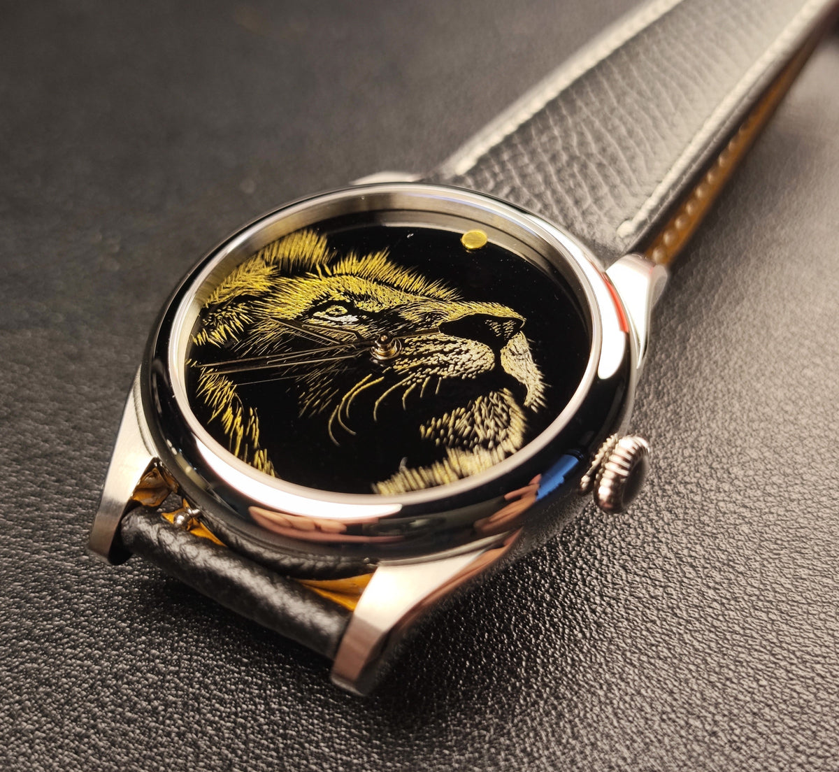 Lion · Qiāng Jīn gold-inlay lacquer dial