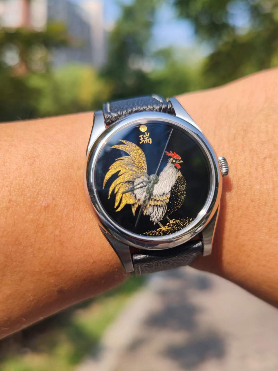 Rooster · Ruì 瑞 · Qiāng Jīn gold-inlay lacquer dial